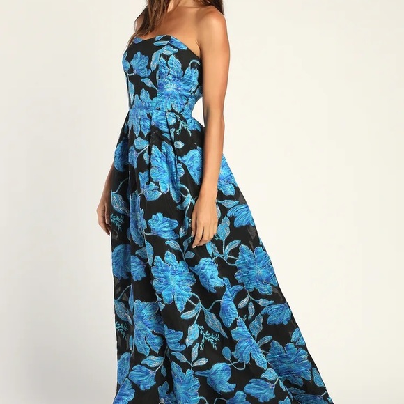 New with tags beautiful Floral Jacquard Strapless Maxi Dress. - Picture 3 of 4